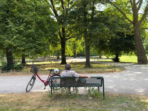 A break in the Volkspark, right in the center of the major city of Cologne in North Rhine-Westphalia.