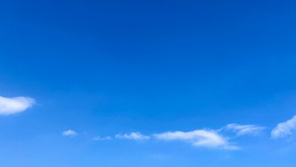 Obraz premium Beautiful clear blue sky with white clouds background