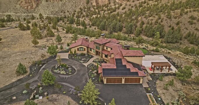Terrebonne Oregon Aerial v48 cinematic birds eye view drone fly around Ranch at the Canyons capturing luxurious mansion surrounded by beautiful scenery - Shot with Mavic 3 Cine - August 2022