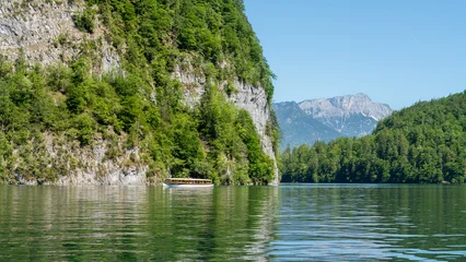 Ausflugsschiff auf dem Königssee im Nationalpark Berchtesgaden © ThomBal