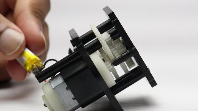 Testing dc motor and gears with battery power on small RC car steering mechanism