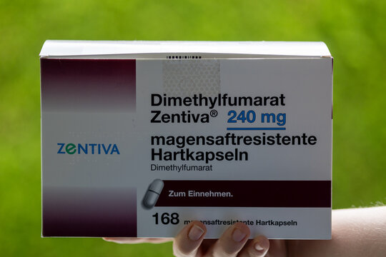 Hand holding dimethylfumarat zentiva 240 mg capsules box