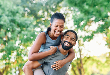 Fototapeta premium Smiling active young couple having fun together in the park, active healthy people bonding, couple happy relationship