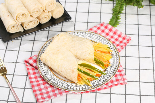Henan Handmade Breakfast Pancakes with Shredded Potato Filling and Rolled Spring Pancakes Traditional Chinese Food