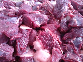 Obraz premium Raw cut red meat chunks piled together