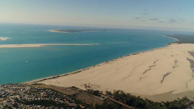 Panorama a&eacute;rien de la Dune du Pilat et du Banc d'Arguin &agrave; Arcachon