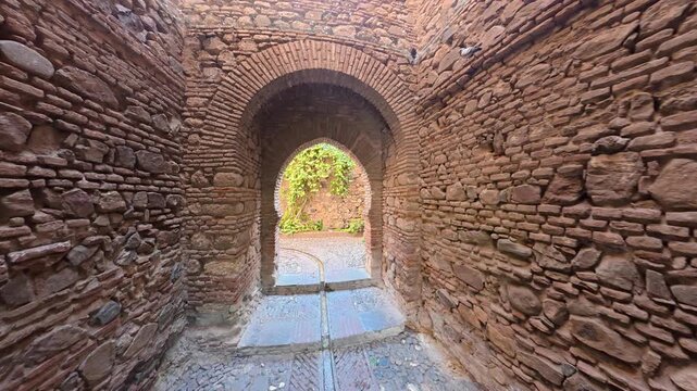 Interior del Alcazaba de la ciudad de M&aacute;laga, Andaluc&iacute;a