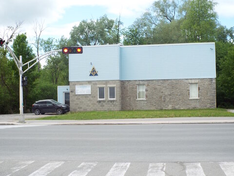 Gatineau,Quebec, Canada &ndash; May 24, 2026:A red traffic light illuminates the street in front of a stone building with a "Temple King Solomon, or King Solomon Temple at 767 chemin d'Aylmer.