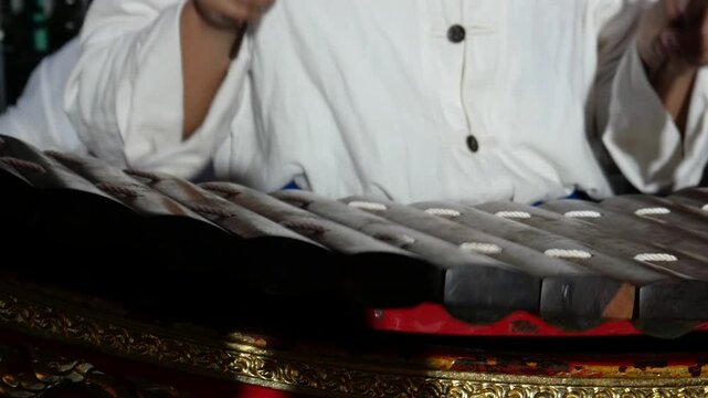 Playing Thai xylophone