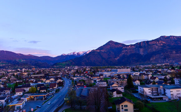 Dornbirn bei Abendd&auml;mmerung in Vorarlberg, &Ouml;sterreich