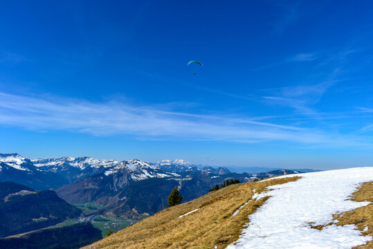 Gleitschirmflieger in Vorarlberg, &Ouml;sterreich