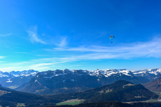Gleitschirmflieger in Vorarlberg, &Ouml;sterreich