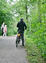 Naklejka premium Radtour am Alsterwanderweg in Hamburg