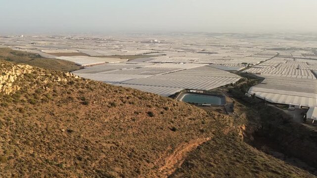 Mer de plastique d'Almeria - Serres d'El Ejido - Andalousie, Espagne - drone 4k