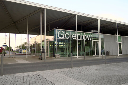 Goleni&oacute;w, Poland. The Goleni&oacute;w railway station is located at J&oacute;zef Piłsudski Square. It is used by services to Szczecin, Kamień Pomorski, Świnoujście and Kołobrzeg.