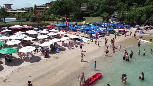 4K Drone Footage &ndash; Low Altitude Flyover of Ferradurinha Beach, B&uacute;zios, Rio de Janeiro, Brazil