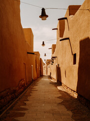 Obraz premium Historic Mud-Brick Alleyway in At-Turaif District, Diriyah, Saudi Arabia