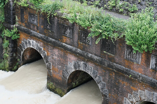 七カ用水の水門