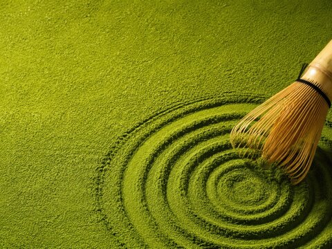 Matcha powder zen garden with copy space, overhead view/コピースペースのある抹茶パウダーの枯山水、俯瞰
