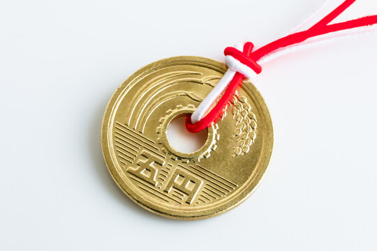 五円玉 Images – Browse 405 Stock Photos, Vectors, and Video