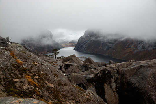 A scenic view to Indra Vinjavatnet, Gloppedalsura geopark