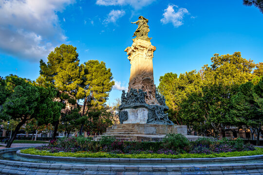 Monument to the sieges of Zaragoza by Agustin Querol, located in the Plaza de los Sitios in Zaragoza.