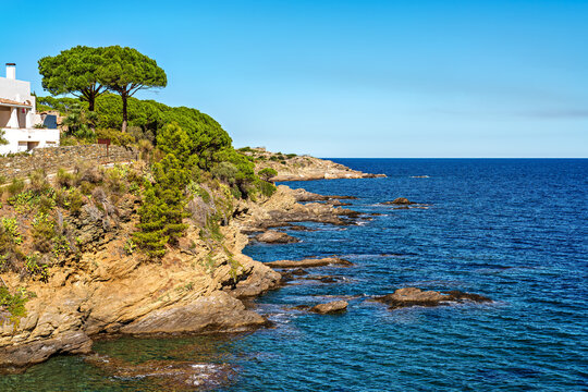 S'Arenella beach, Platja sota s'Arenella seen from the Coastal Path from Llanca to Port de la Selva, Catalonia in Spain