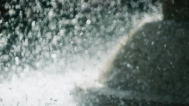 滴る噴水の水滴のスローモーション　キラキラ輝く水しぶき　夏・夏休み・水遊びの背景イメージ　