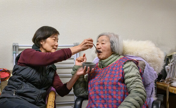 Caring for elderly mother at home. California.