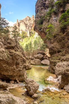 El Parrizal de Beceite es un entorno natural espectacular que recorre las aguas cristalinas y turquesas del r&iacute;o Matarra&ntilde;a, en la provincia de Teruel, Arag&oacute;n, Espa&ntilde;a.