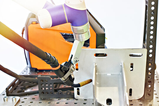 Collaborative Welding Robot Performing Automated MIG Welding Process