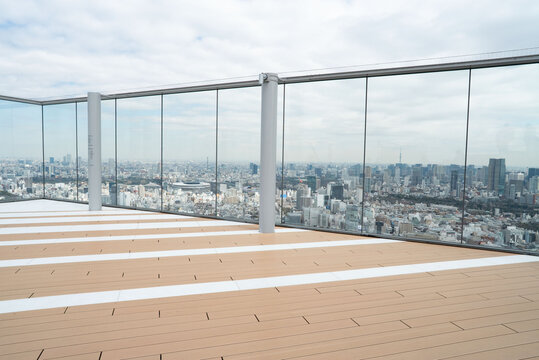 渋谷スカイの屋上展望台から望む、開放感あふれる東京の大パノラマ