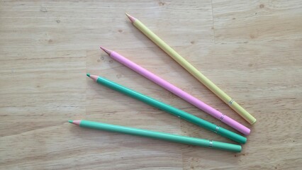 Obraz premium colored pencils on wooden table