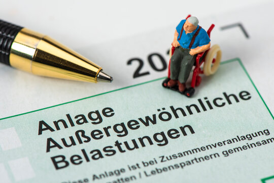 Steuerformular f&uuml;r Finanzamt wg. Steuererkl&auml;rung f&uuml;r Rentner
