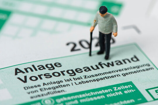 Steuerformular f&uuml;r Finanzamt wg. Steuererkl&auml;rung f&uuml;r Rentner