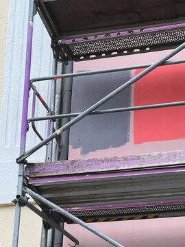 Farbmuster f&uuml;r Malerarbeiten an einer historischen Fassade