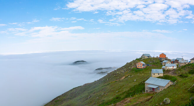 Huser, the highest plateau in Rize, has an altitude of 2400 meters.
