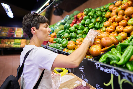 Woman buying fresh organic vegetables in a supermarket