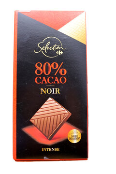 Tablette de chocolat noir de chez Carrefour