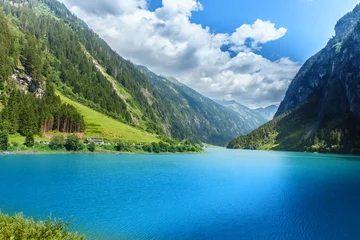 Bergsee in einer Gebirgslandschaft in Österreich © by paul