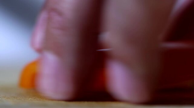 Bell pepper slicing hand knife wooden chopping board kitchen cooking preparation recipe food ingredient paprikas 피망 파프리카 칼 칼질 도마 주방 요리 식재료 채소 야채 조리 썰기 채썰기 과육 손질 볶음 재료