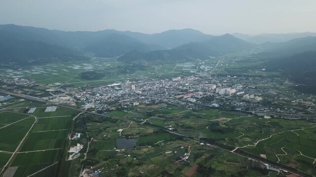 곡성 곡성군 전경 조망 풍경 전원풍경 농촌 마을 시골 들판 논 밭 산 산자락 섬진강 강 자연 야외 하늘 구름 조망권 조감도 항공촬영 원경 드론촬영 고지대 시골마을 농가 지역경관 경치