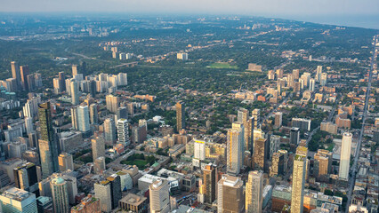 Obraz premium Toronto's Golden Horizon. Aerial Sunset View from Helicopter