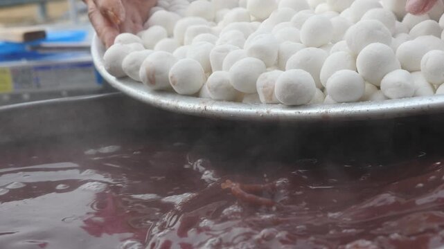 South Korea traditional red bean porridge patjuk cooking k food boiling stir kitchen gastronomy / 한국 전통 팥죽 조리 가공 가마솥 팥 삶기 저어주기 새알심 옹심이 나무 주걱 슬로우 푸드 식재료 음식 요리 한식 시골 케이푸드 웰빙 미식
