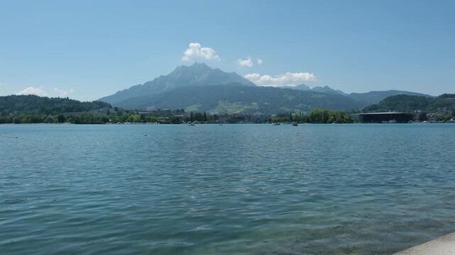 Sommer in der Schweiz in Luzern. Blick auf den Vierwaldst&auml;ttersee und den Berg Pilatus