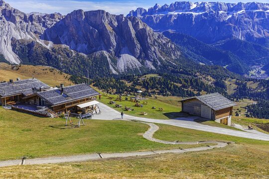 Sofieh&uuml;tte, in the background the Puez group and the Sella massif, Val Gardena, Dolomites, South Tyrol, Italy
