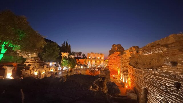 Timelapse video of visitors walking in front of the Library of Celsus in Ephesus Ancient City, highlighting the lively atmosphere of this iconic archaeological landmark.