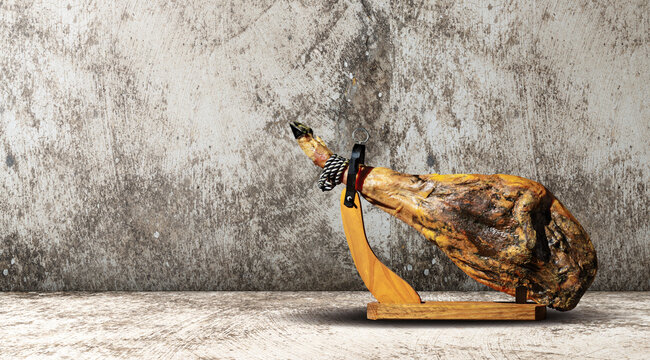  Pata de jam&oacute;n ib&eacute;rico sobre fondo de hormig&oacute;n de soporte de madera. Pata de jam&oacute;n espa&ntilde;ol curada montada sobre soporte. Representa la gastronom&iacute;a, la tradici&oacute;n y la cocina gourmet espa&ntilde;ola.