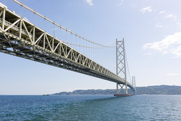 雨上がりの晴れ間が広がる明石海峡大橋 © walkingcow3039