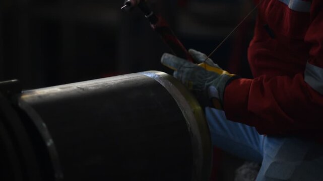 Gas metal arc welding (GMAW, MAG, MIG). MIG welding is a metal shielding gas welding process (GMAW) with inert gas, in which the light arc burns between a continuously fed melting wire electrode.